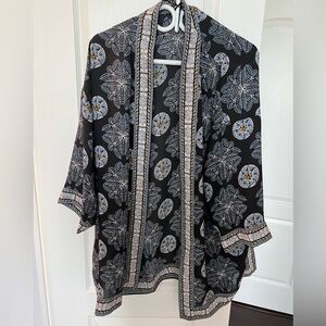 Max Studio Mandela design inspired open top. XL. Easy wear. Elegant and chic!